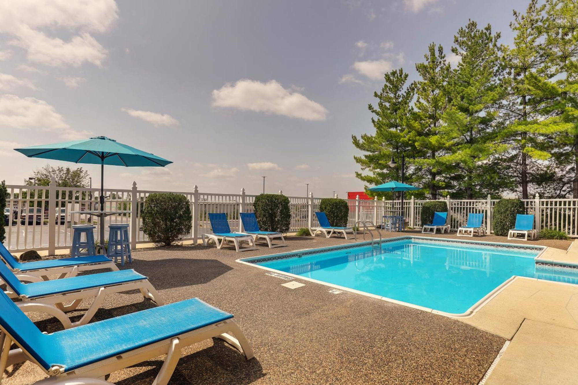 Stoney Creek Inn Куинси Екстериор снимка